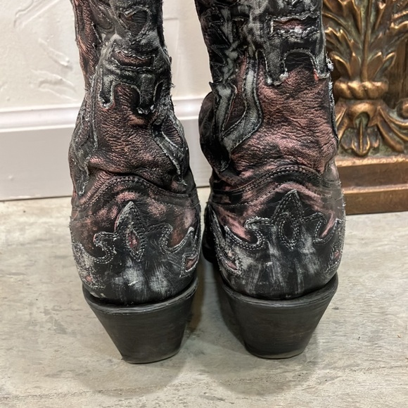 CORRAL Western Cowboy Boots with Intricate Design - Picture 3 of 5